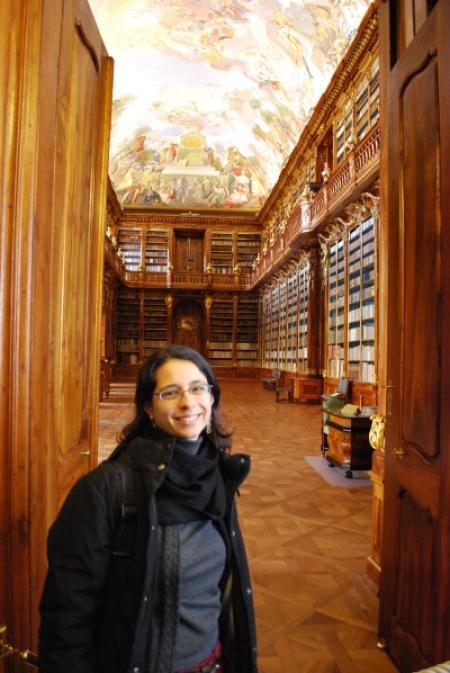 Nadia Sophie Seiler in a library.